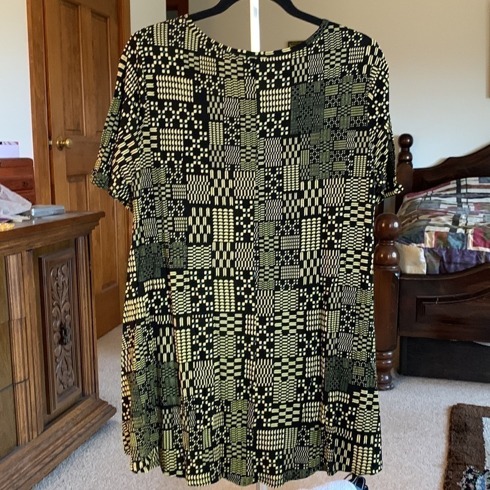 𝅺lularoe Perfect T Size Medium NWOT - Picture 2 of 4
